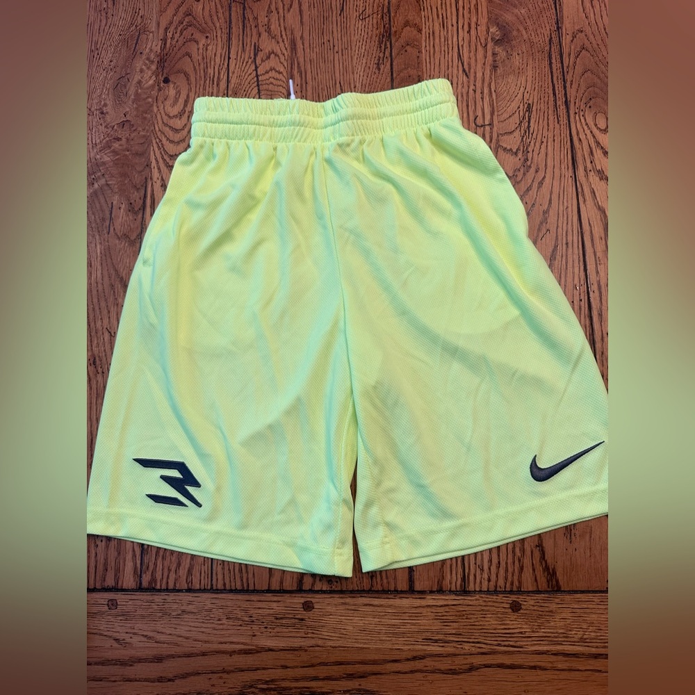 Nike boys shorts size m